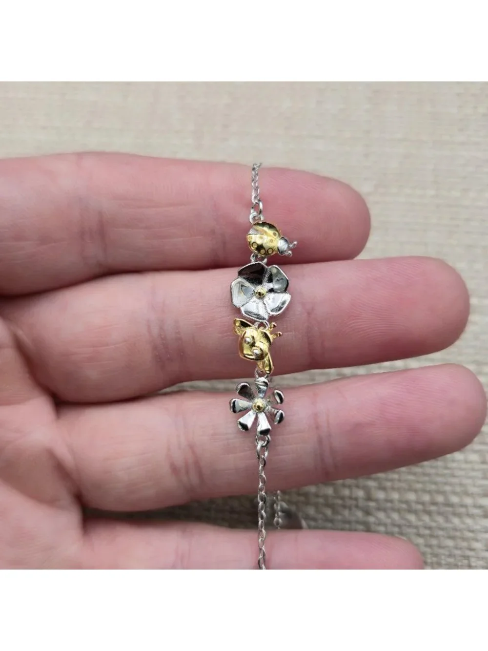 7.5 Inch Sterling Silver Two Tone Flower Bee Ladybug Chain Bracelet A8157